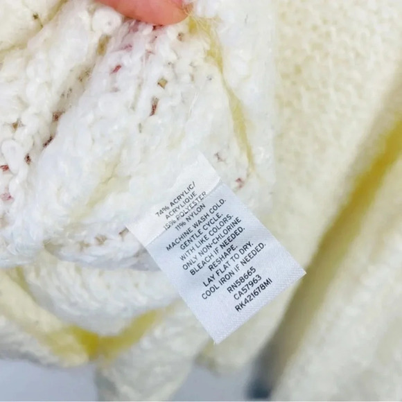 Susina Fluffy Boucle Knit Sweater V-Neck Long Sleeve Pullover White Snow - Picture 7 of 8